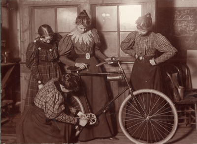 Women_Repairing_Bicycle_c._1895