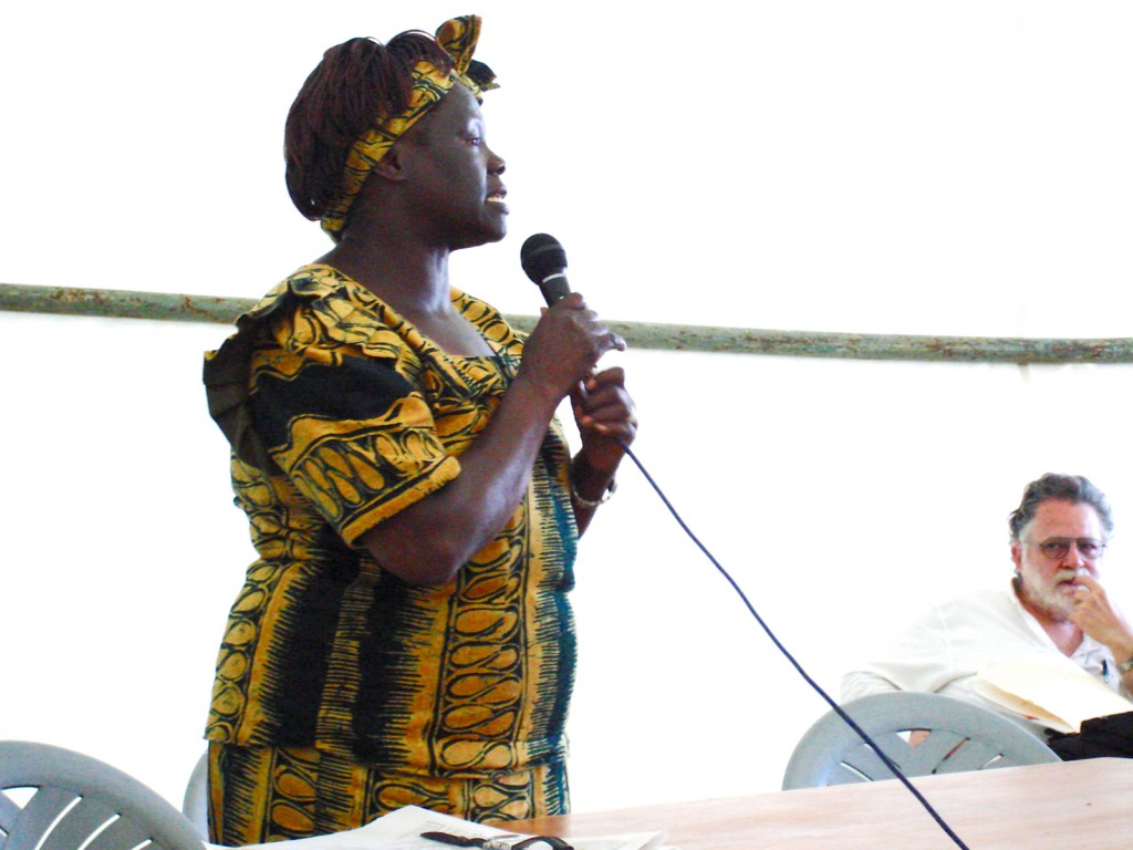https://en.wikipedia.org/wiki/Wangari_Maathai#/media/File:Wangari_Maathai_social_forum.jpg